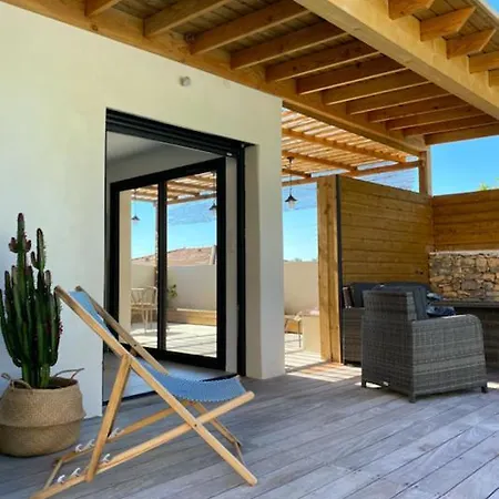 ベッド・アンド・ブレックファスト Le Pool House 4*