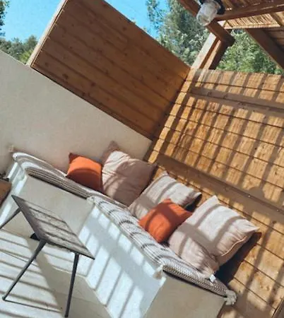 ベッド・アンド・ブレックファスト Le Pool House 4*