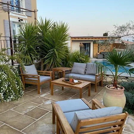 Le Pool House 4* ニーム