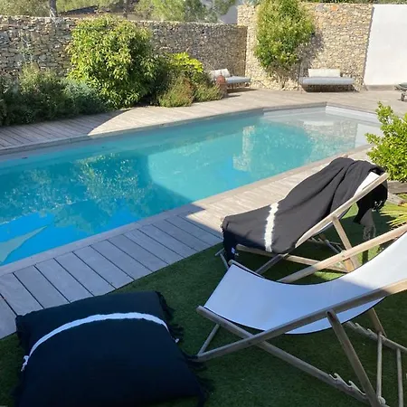 Le Pool House 4* ニーム