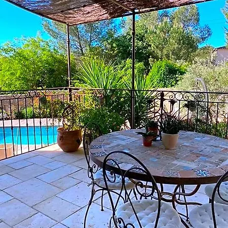 Le Pool House Oda ve Kahvaltı Nîmes