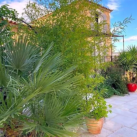 Le Pool House Oda ve Kahvaltı Nîmes
