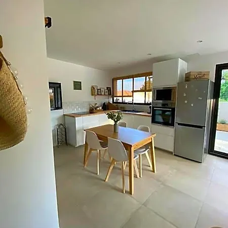Oda ve Kahvaltı Le Pool House