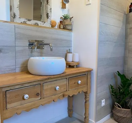 Le Pool House Couette-café Nîmes